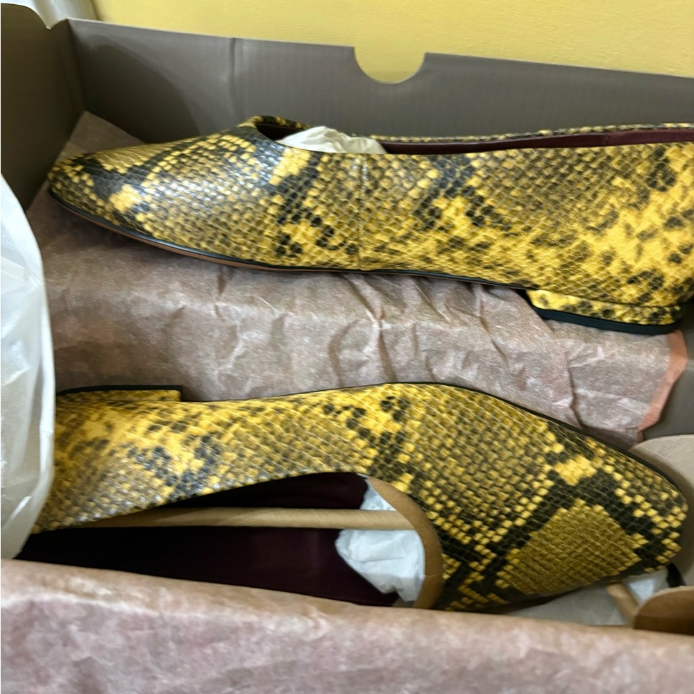 Franco Sarto 8.5 snakeskin slip on shoes